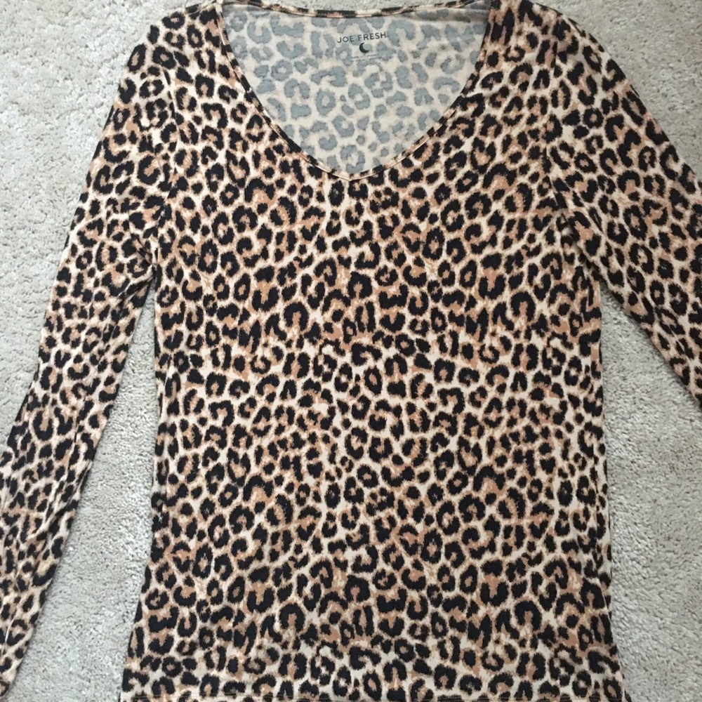 Deep v animal print tee